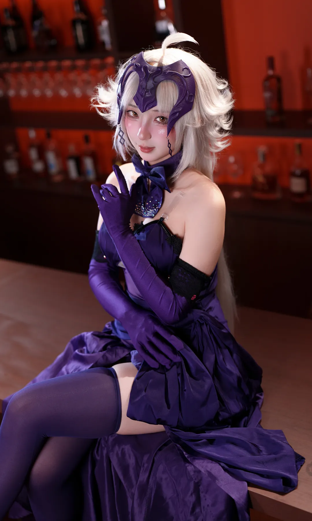 Fate/Grand Order, 黑贞德cos, cosplay摄影, 醉贞礼装, 酒吧夜景 - 第5张