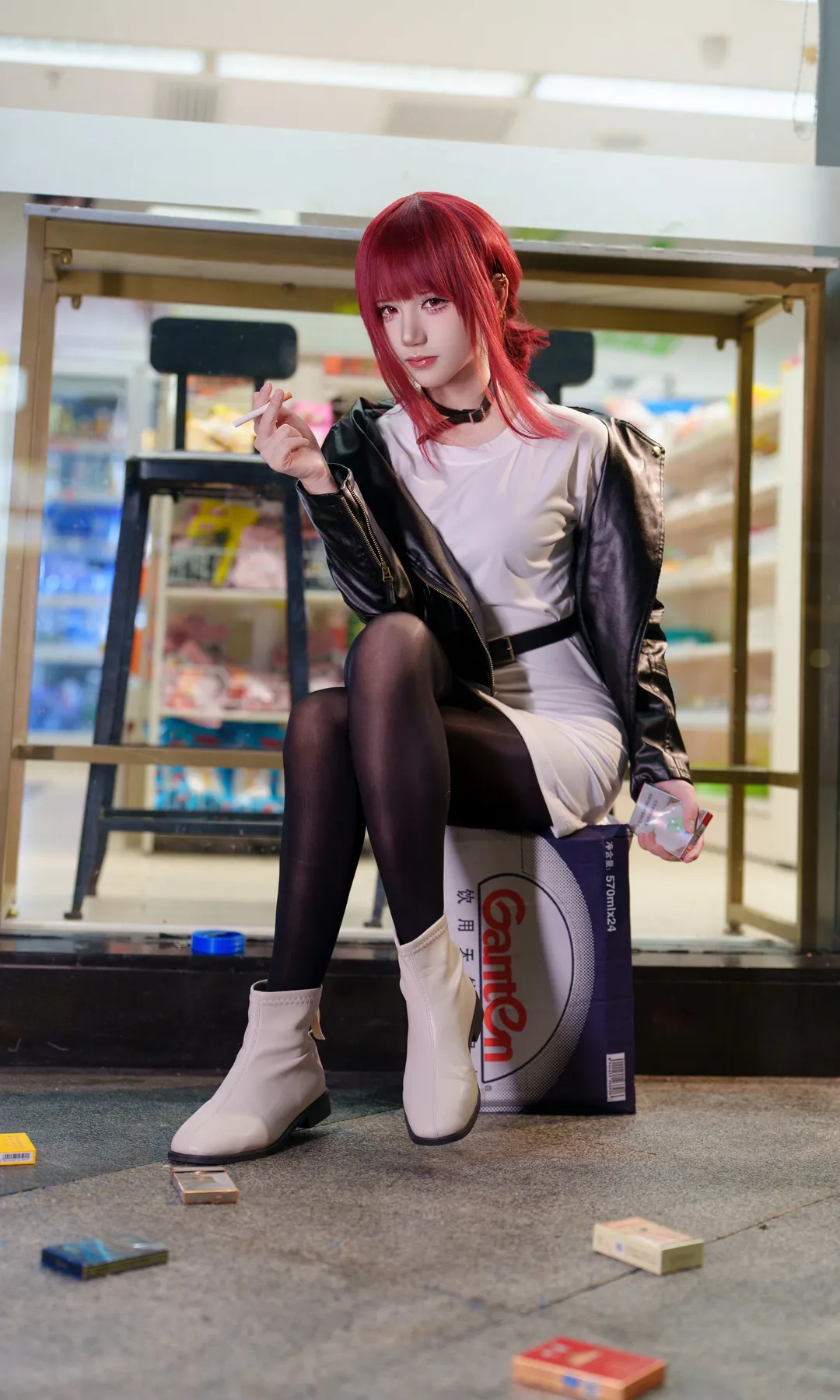 夜景人像, cosplay日常, 红发cos, 皮衣穿搭, 便利店拍照