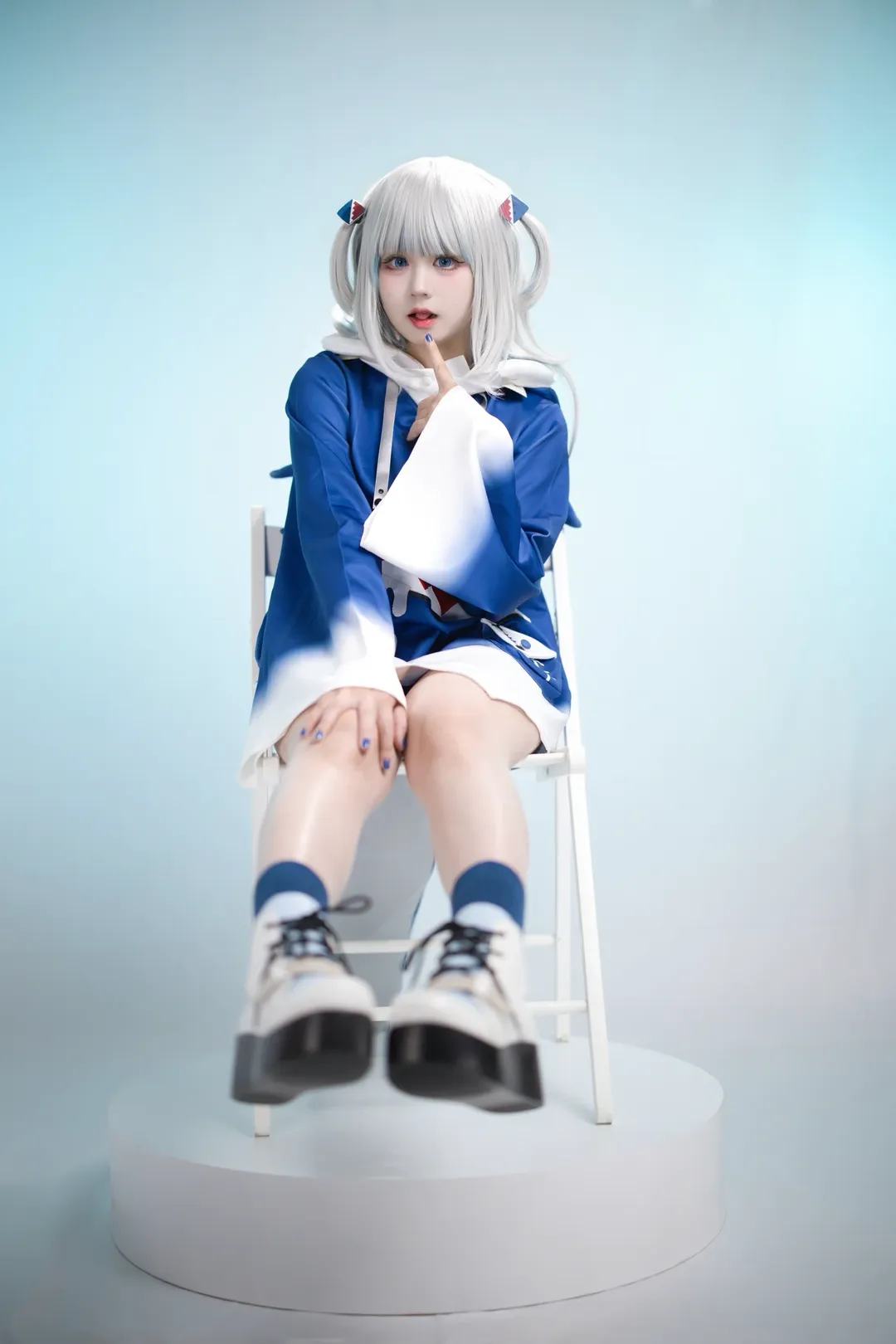 コスプレ, スタジオ撮影, 青と白のコーデ, がうる・ぐら コスプレ, ホロライブEnglish - 2枚目