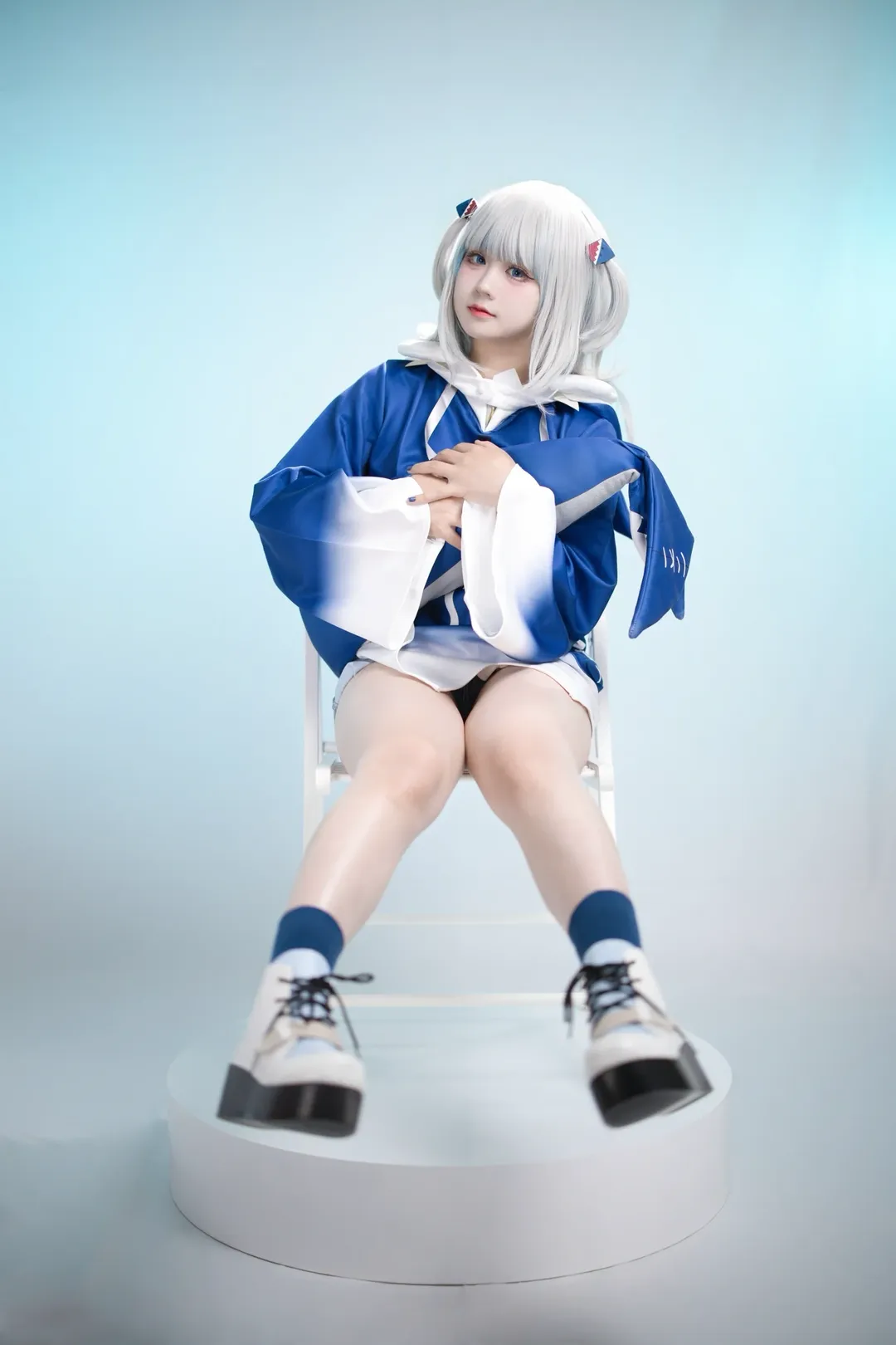 コスプレ, スタジオ撮影, 青と白のコーデ, がうる・ぐら コスプレ, ホロライブEnglish - 3枚目