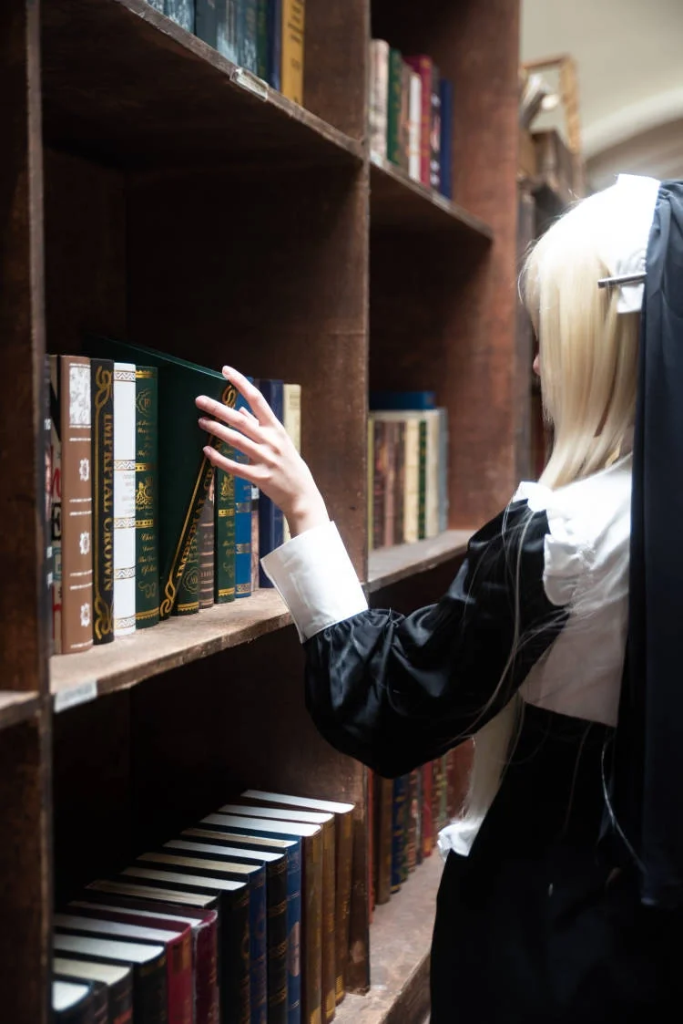 コスプレ撮影, シスターコスプレ, 図書館写真, 古典ダーク風, ゴシック撮影 - 11枚目