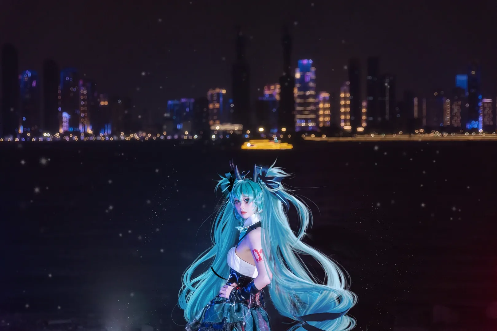 初音未来cos, 夜景人像, Vocaloid, 二次元仿妆, 江边摄影 - 第3张