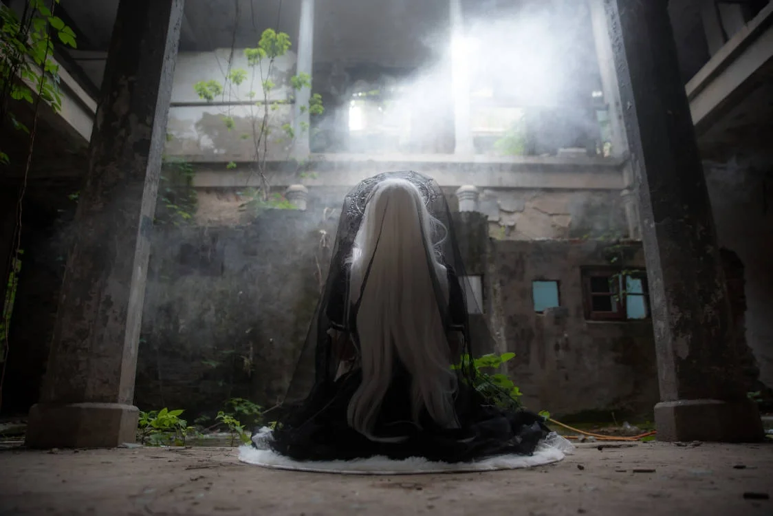 Portrait photography, Ruins photography, White hair cosplay, Gothic Lolita, Prayer for the dead - Image 5