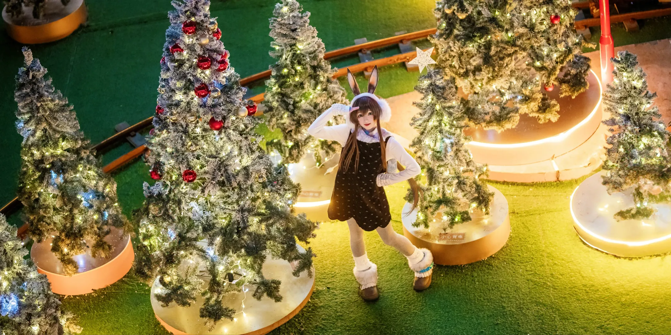 二次元コスプレ, アークナイツ, アーミヤ コスプレ, 重慶の夜景ポートレート, クリスマステーマ撮影 - 3枚目
