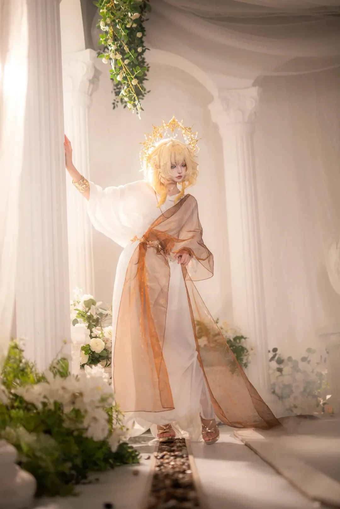 Aglaea Cosplay, Honkai: Star Rail, Cosplay photography, Anime-style photography, Divine atmosphere