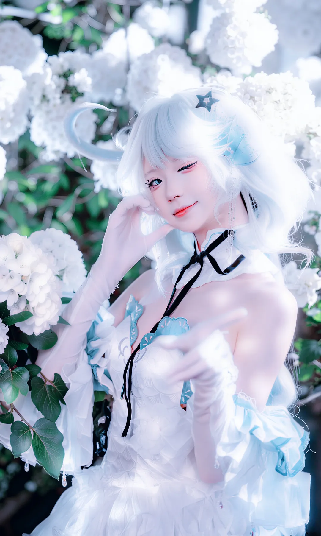 原神, 芙宁娜cos, cosplay摄影, 白色系穿搭, 绣球花拍照
