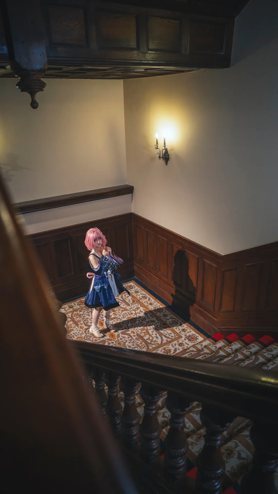 昔涟cos, 崩坏星穹铁道, 角色扮演摄影, 复古风Cosplay, 楼梯场景写真 - 第2张