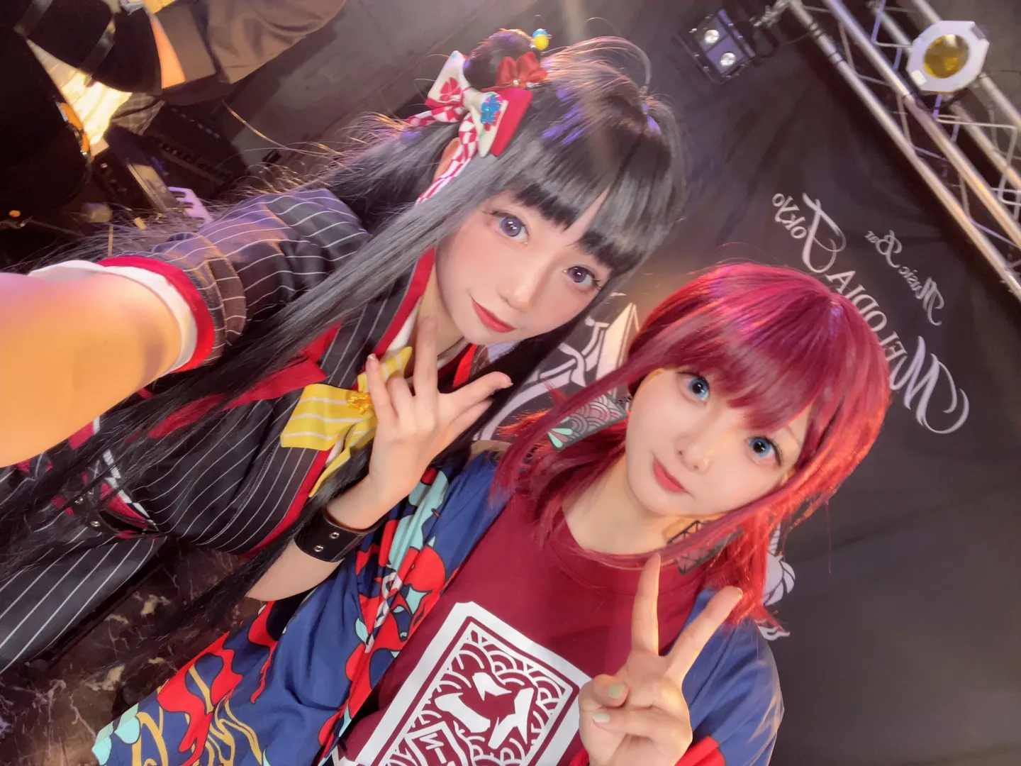 スバルコスプレ, トゲありトゲなし, 仁菜コスプレ, ライブハウス撮影, バンドコスプレのチームビルディング - 3枚目