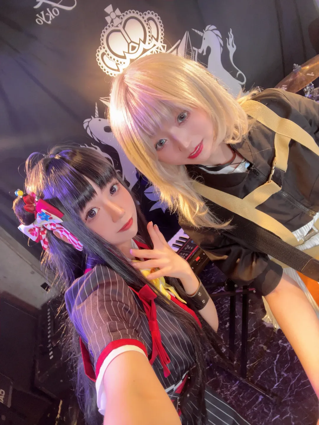 スバルコスプレ, トゲありトゲなし, 仁菜コスプレ, ライブハウス撮影, バンドコスプレのチームビルディング - 4枚目