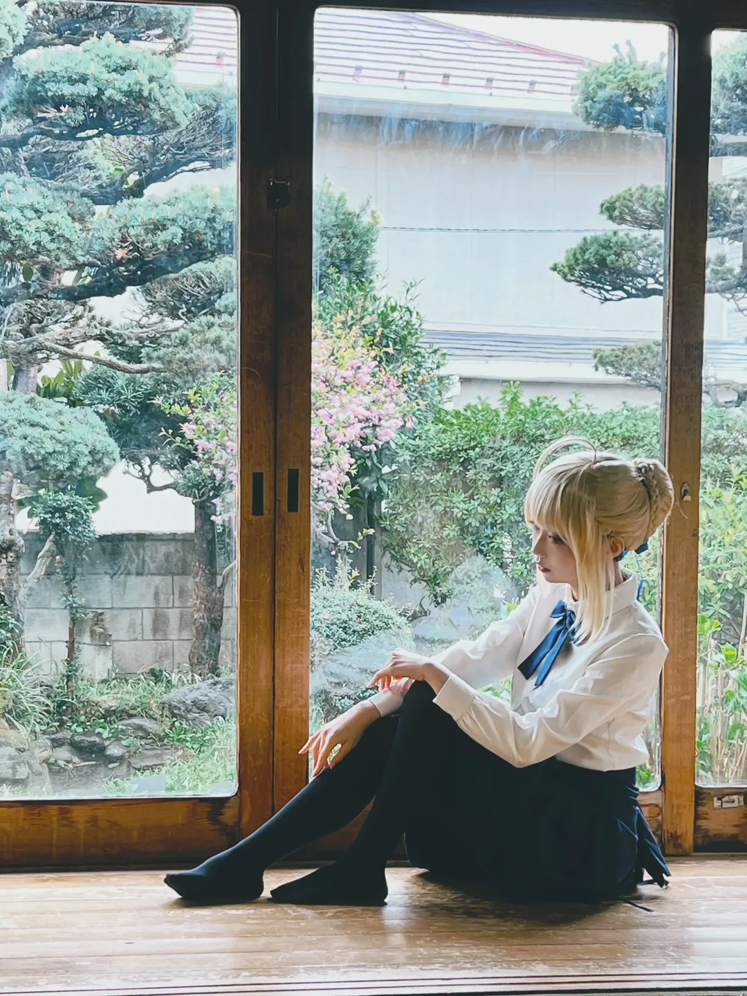 阿尔托莉雅cos, 和风摄影, Fate/stay night, 黑丝穿搭, 日系制服 - 第1张