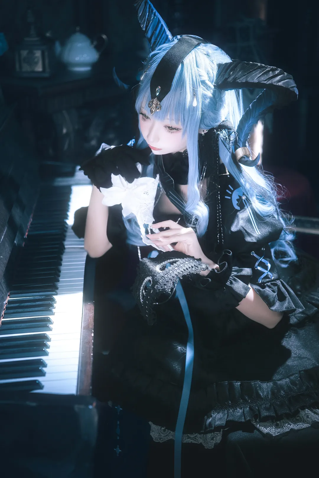 丰川祥子cos, 明日方舟, 哥特风cosplay, 钢琴写真, avemujica - 第3张