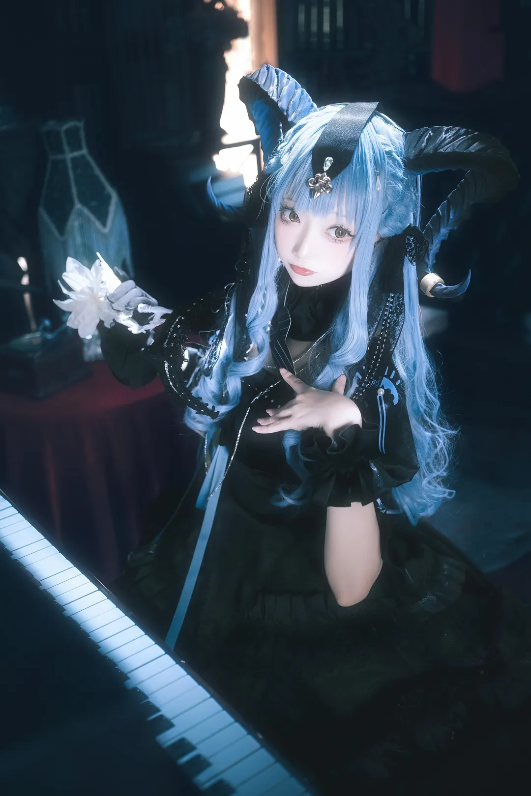 丰川祥子cos, 明日方舟, 哥特风cosplay, 钢琴写真, avemujica - 第4张
