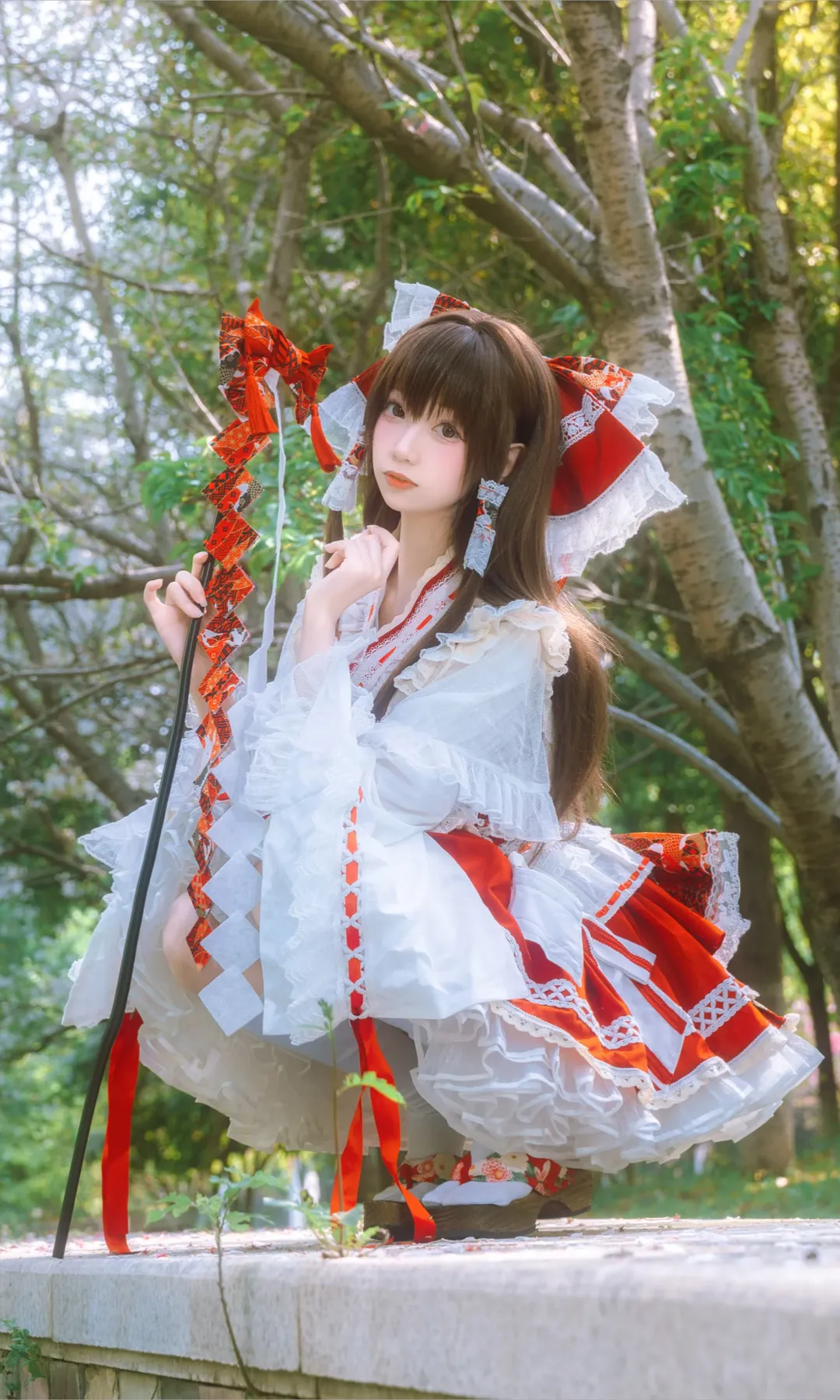 博丽灵梦cos, 东方project, 二次元cosplay, 巫女装, 户外人像摄影 - 第1张