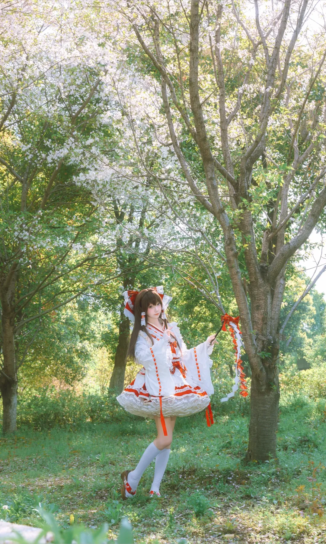 博丽灵梦cos, 东方project, 二次元cosplay, 巫女装, 户外人像摄影 - 第3张