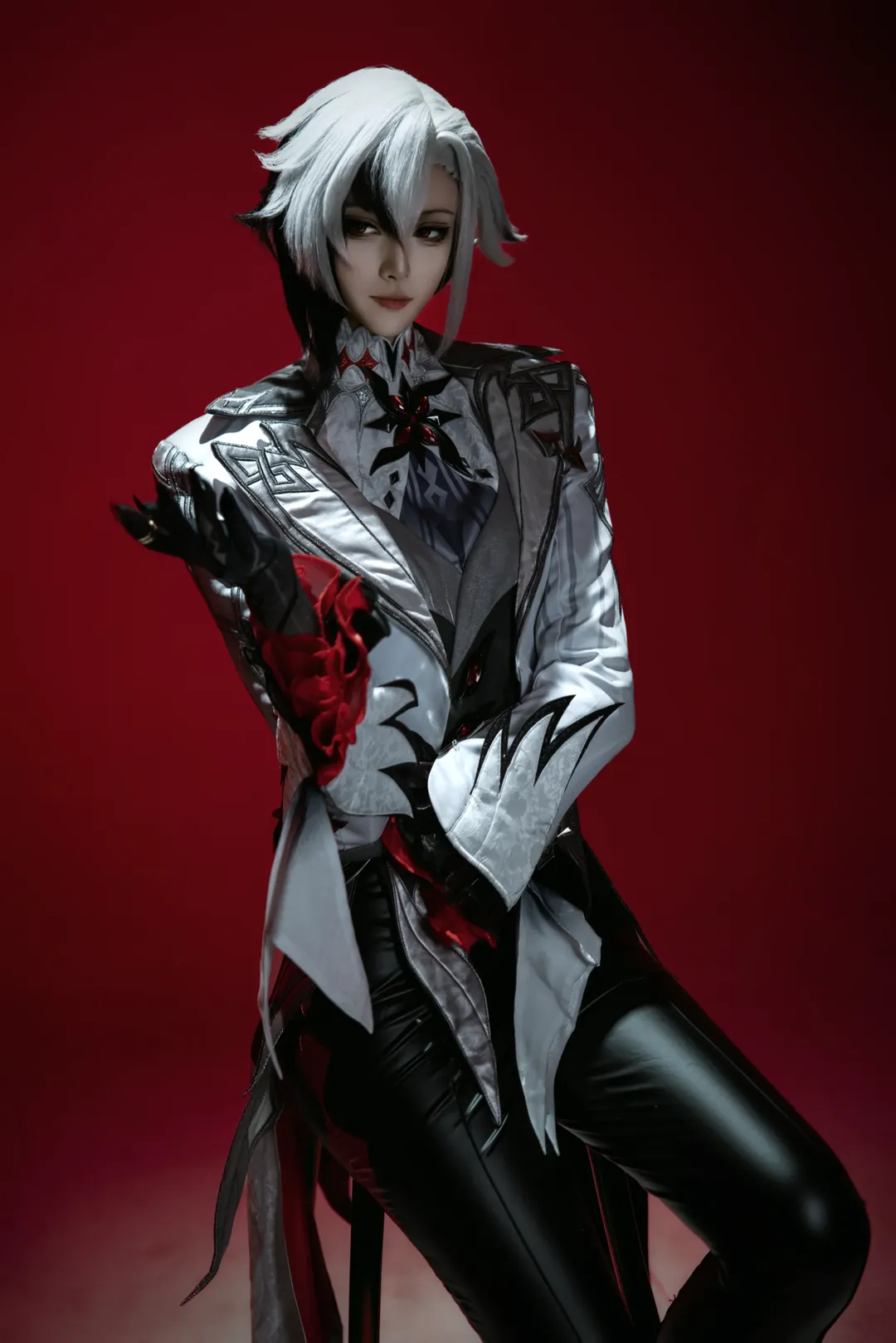 Genshin Impact, Cosplay photography, Genshin Impact cosplay, Anime-style makeup, Arlecchino cosplay
