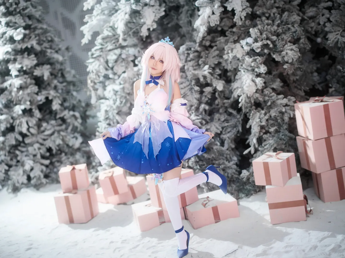 崩坏星穹铁道, 三月七cos, 雪景cosplay, 冬日氛围感写真, 二次元少女摄影 - 第7张