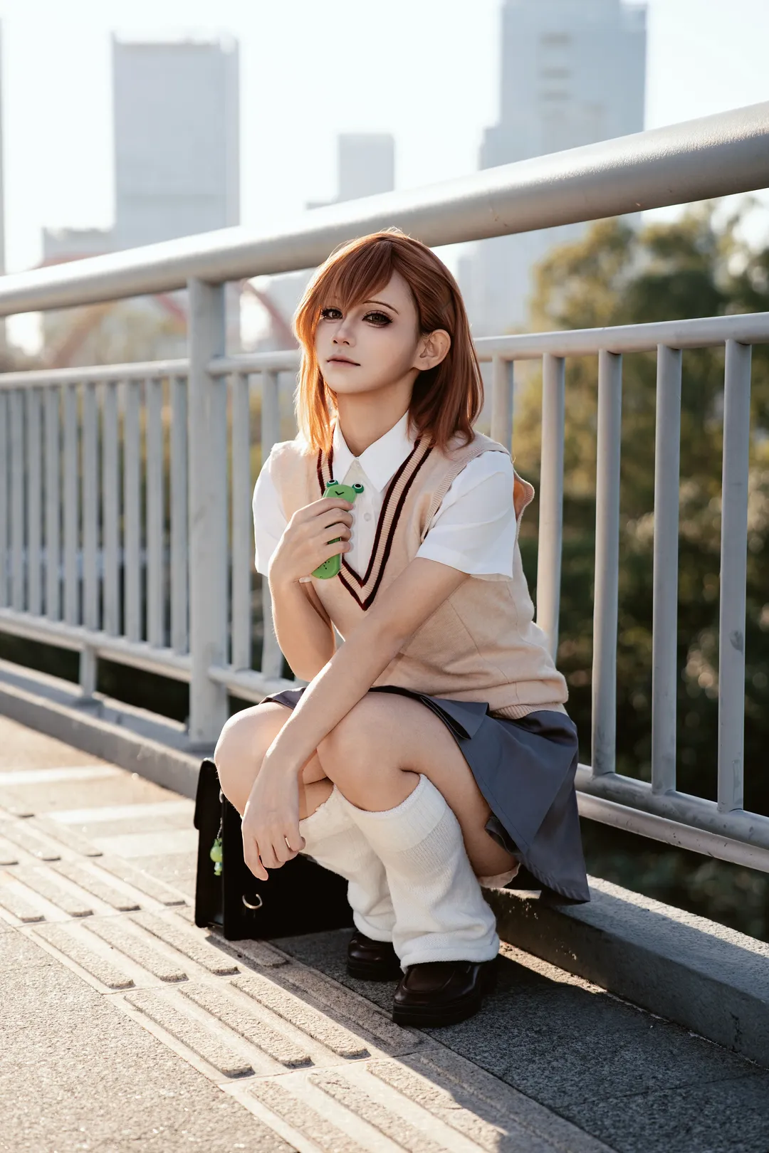 校园制服, 逆光人像, 某科学的超电磁炮, 御坂美琴cos, 城市桥梁外景 - 第1张