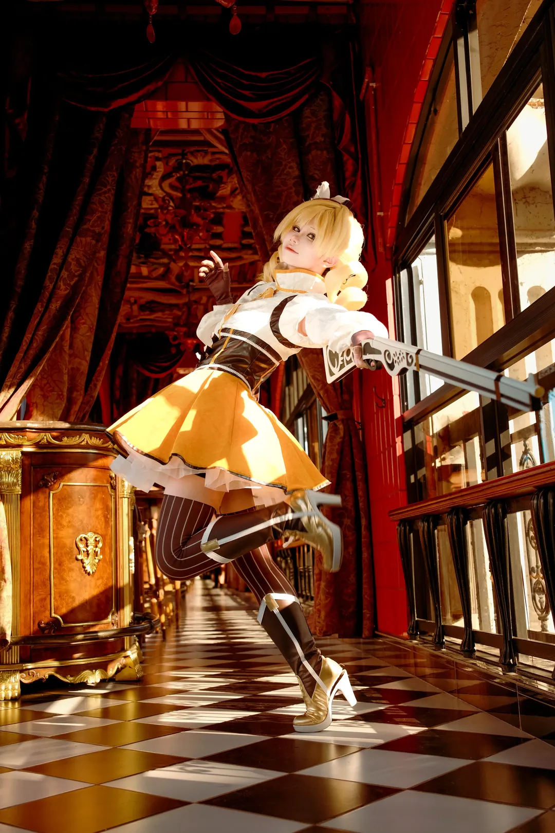 魔法少女まどか☆マギカ, コスプレ撮影, アクションショット, 巴マミのコスプレ, 黄色いリボン - 9枚目