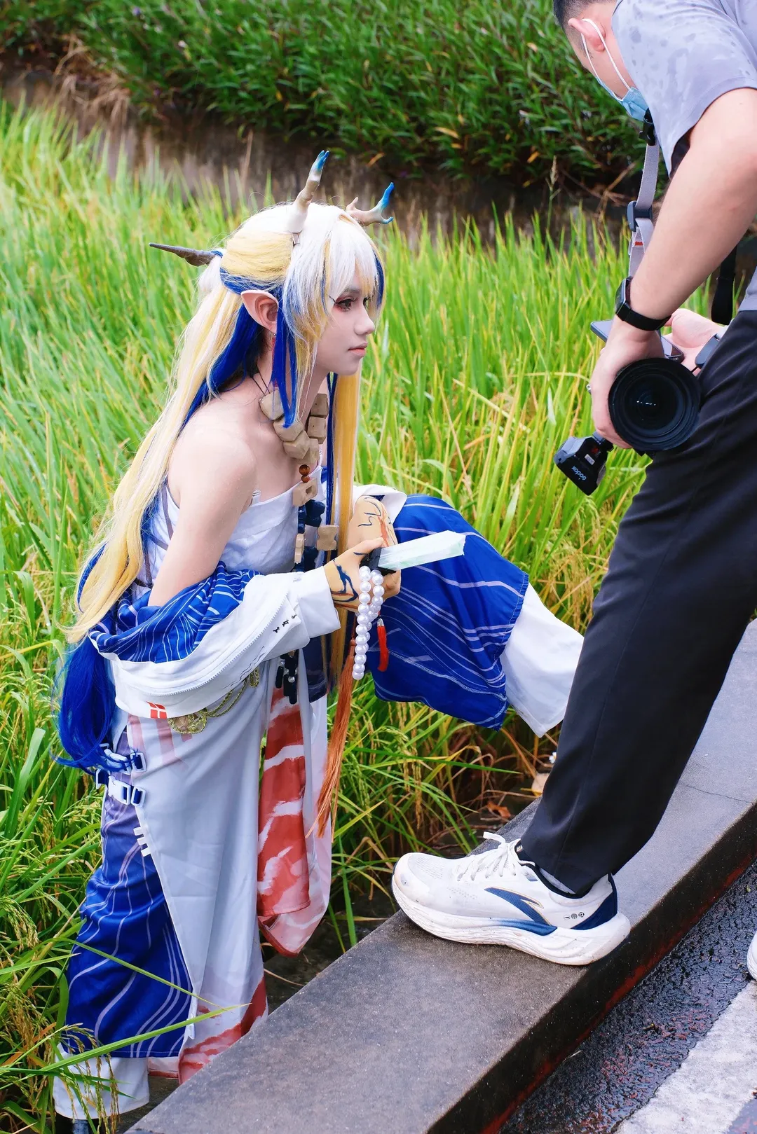 Shu cosplay, Arknights, Outdoor photography, Traditional Chinese style outfit, Mizuta cosplay