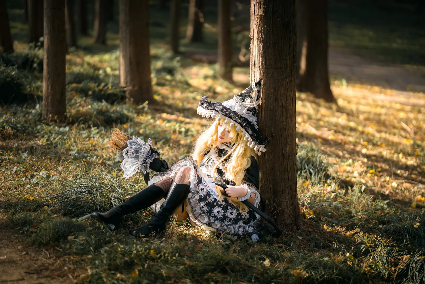 東方Project, 霧雨魔理沙 コスプレ, コスプレ撮影, 秋の森系屋外撮影, 小さな魔女のドレス - 6枚目
