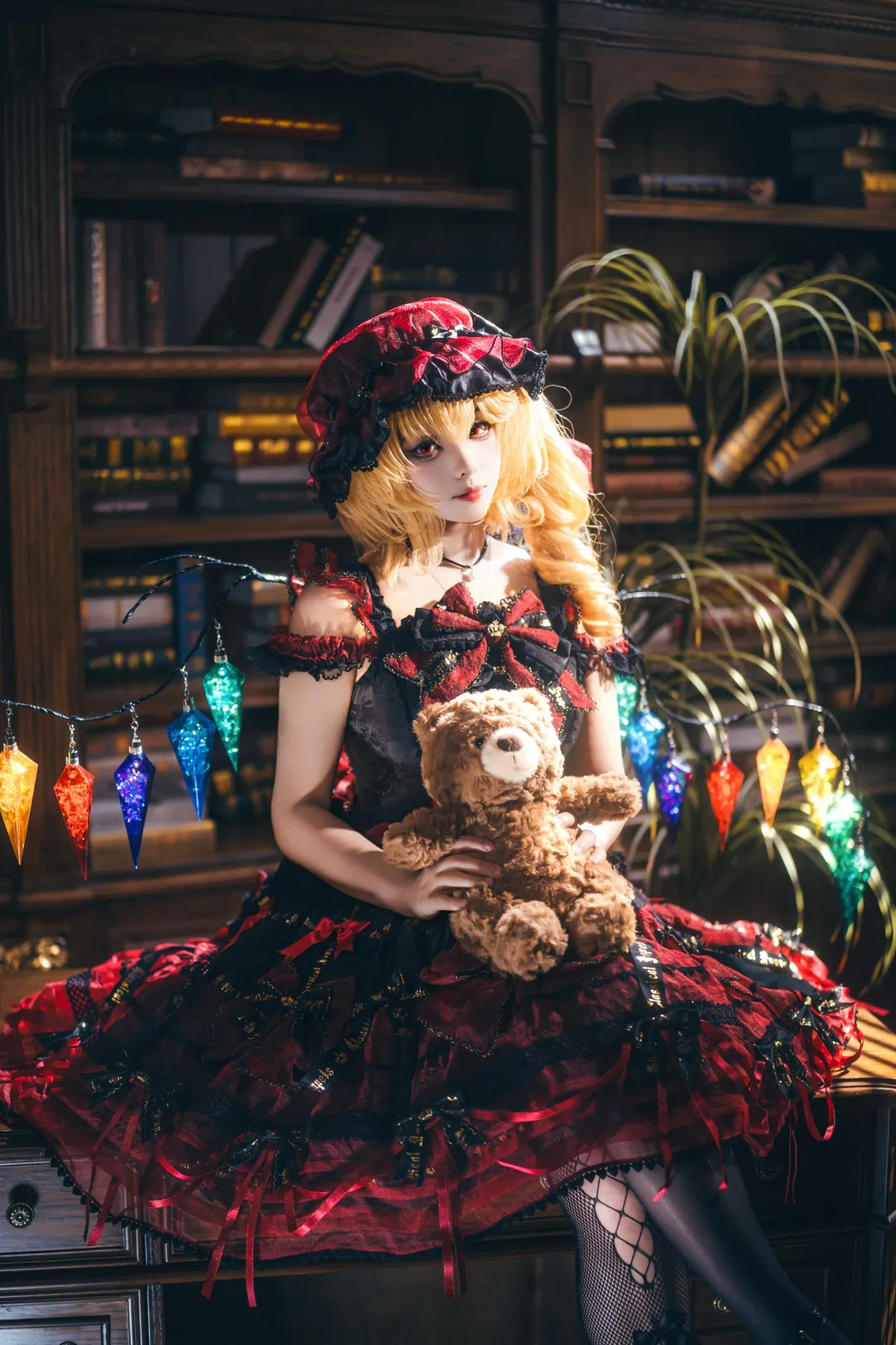 东方Project, 二次元cosplay, 哥特洛丽塔, 芙兰朵露斯卡雷特cos, 复古图书馆写真