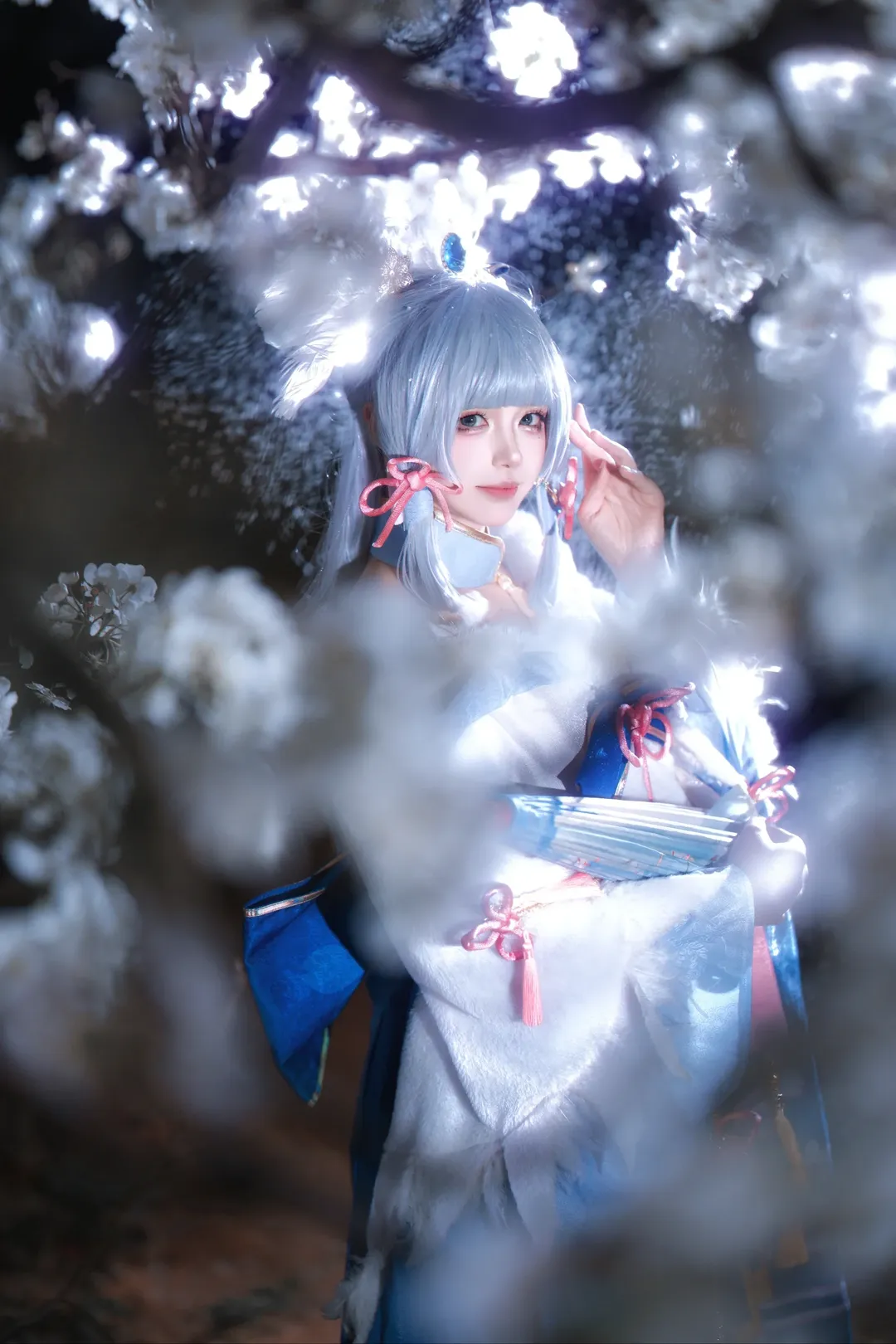 Genshin Impact, Kamisato Ayaka cosplay, Anime cosplay, Ancient-style role-playing, Night sakura photography - Image 3
