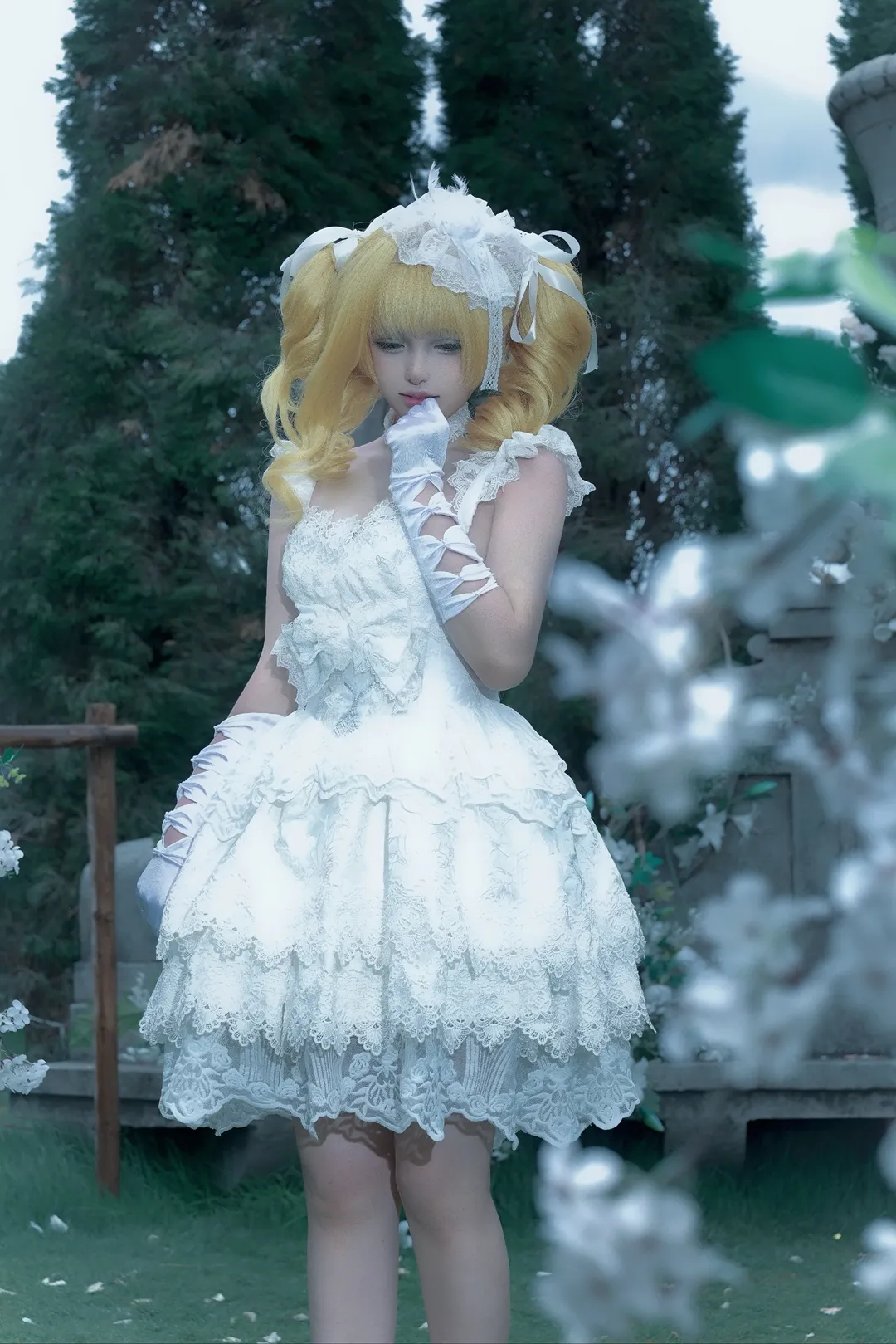 cosplay摄影, 黑执事, 伊丽莎白cos, 古早二次元, 花园拍照