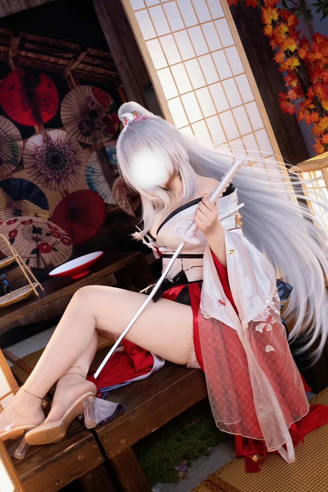 鸣潮, 二次元cosplay, 绯雪cos, 和风场景, 白毛造型 - 第3张