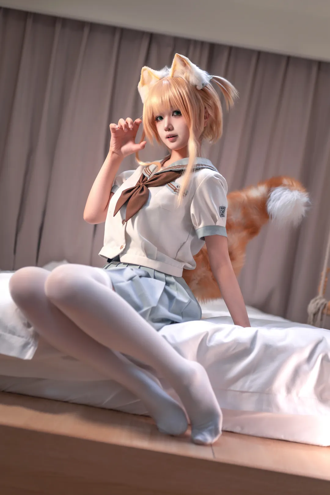 JK制服, コスプレ撮影, 白ニーソコーデ, 獣耳少女, 寝室の雰囲気 - 5枚目