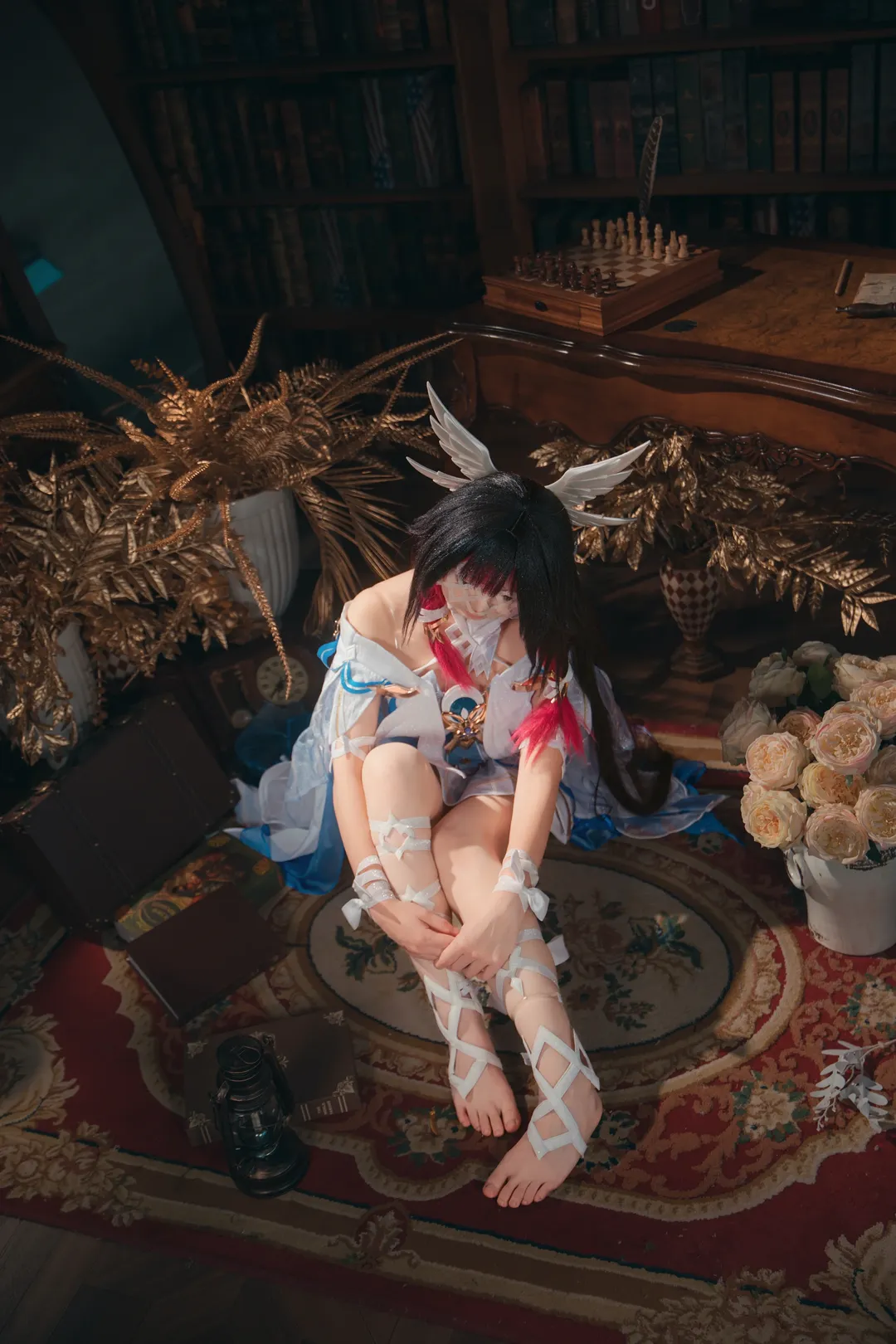 氛围感写真, 二次元cos, cosplay正片, 羽翼头饰, 绑带少女 - 第2张