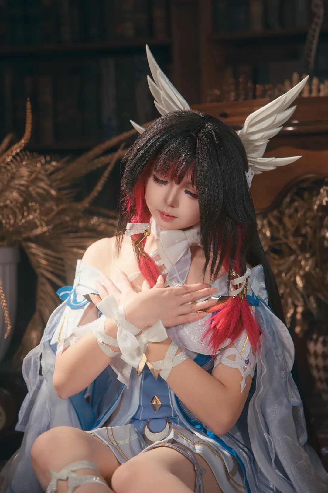 氛围感写真, 二次元cos, cosplay正片, 羽翼头饰, 绑带少女 - 第3张