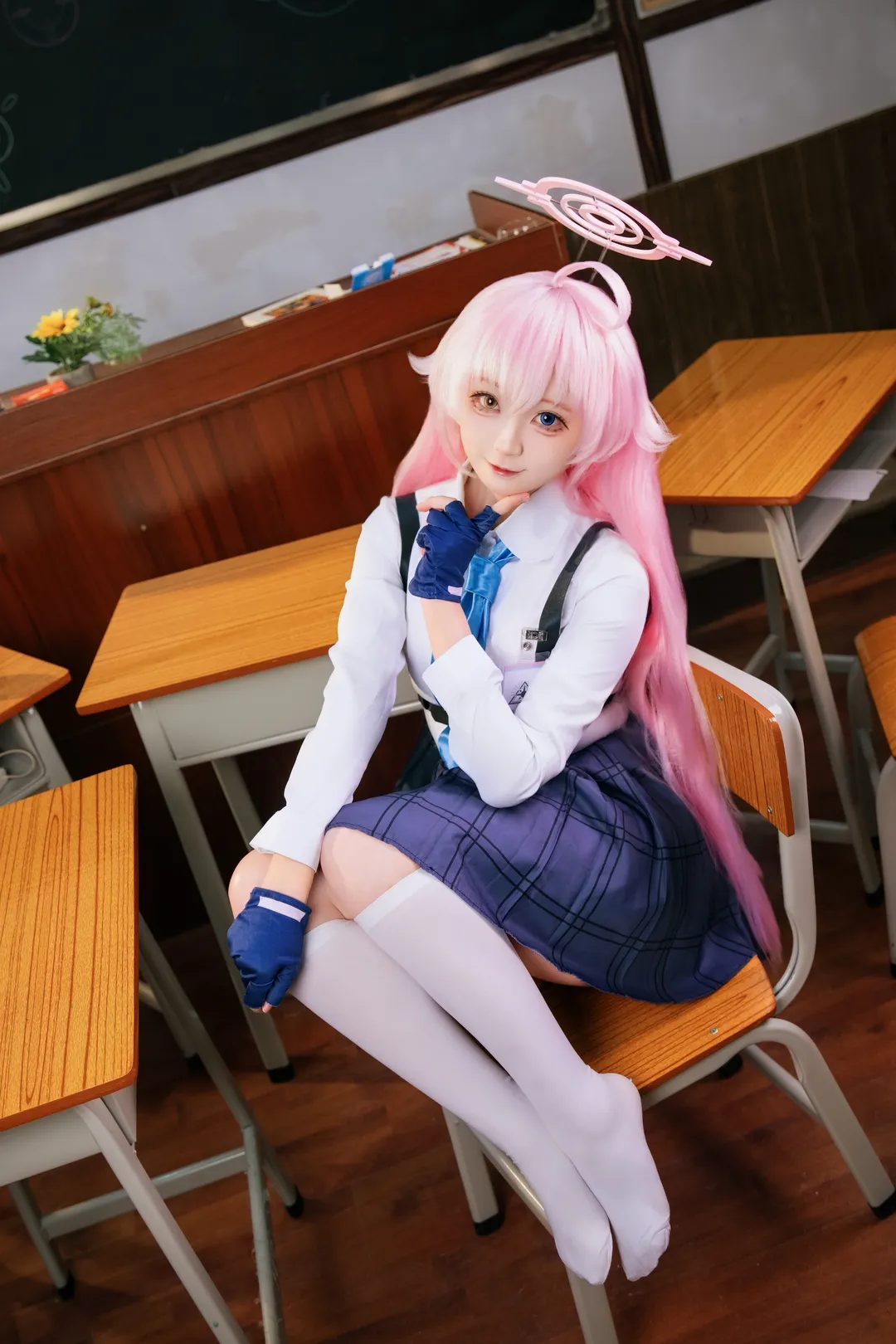 コスプレ, ブルーアーカイブ, 小鳥遊ホシノ コスプレ, 教室撮影, 二次元制服 - 5枚目