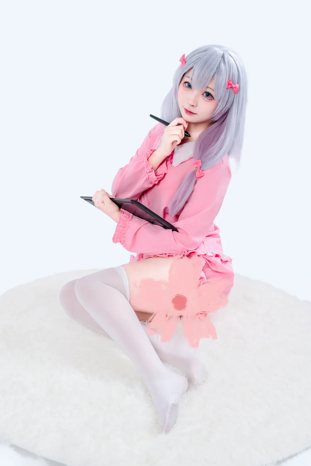 埃罗芒阿老师, 和泉纱雾cos, 银发双马尾, 白色过膝袜, 居家服cos - 第4张