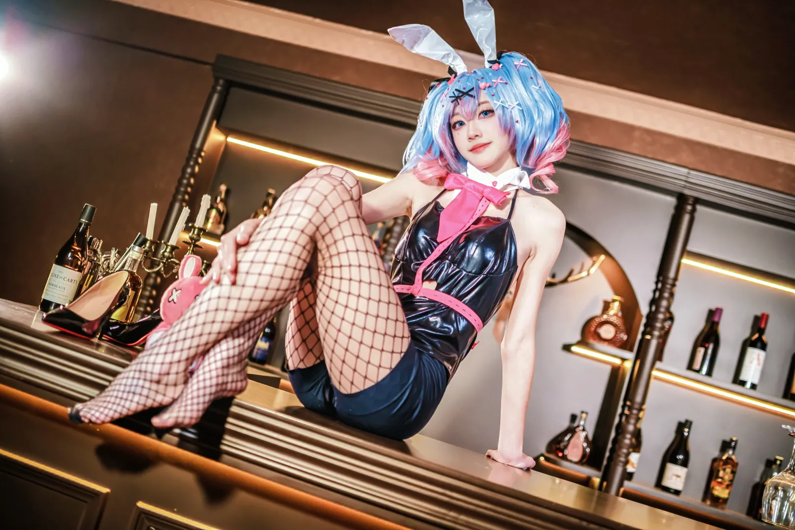 初音未来cos, 兔子洞, cosplay正片, 兔女郎穿搭, 吧台氛围