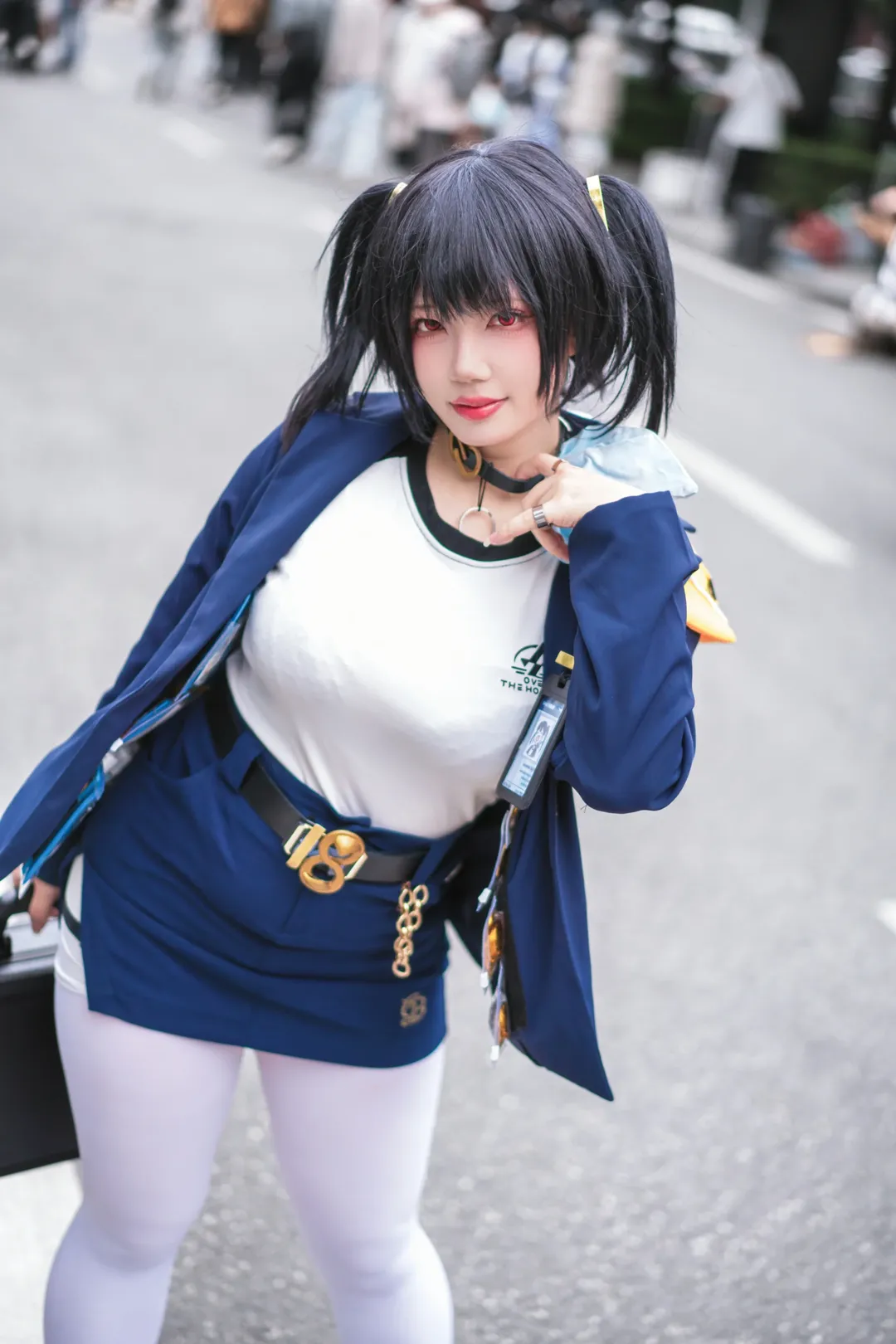萤火虫漫展, 二次元cosplay, 胜利女神, 索拉cos, 黑色手提箱