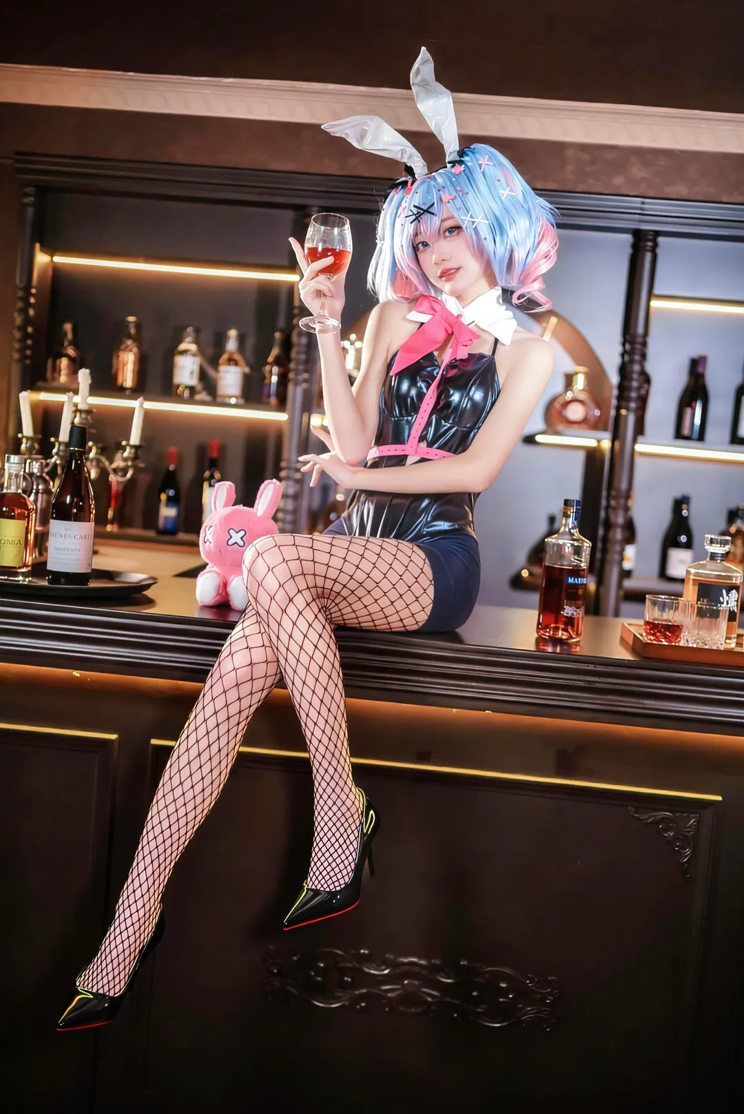 cos正片, 二次元cosplay, 初音未来cos, 兔子洞, 酒吧人像