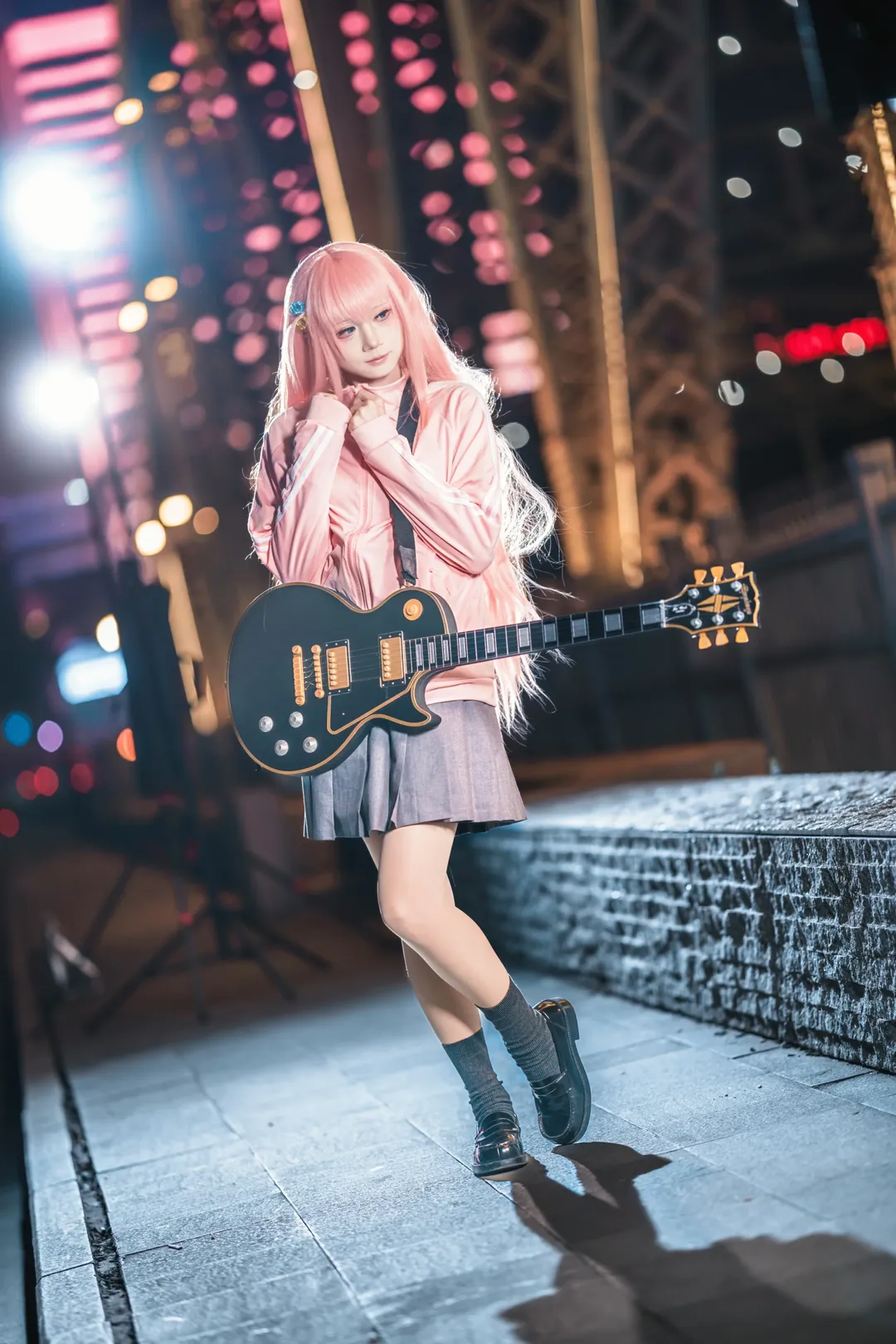 二次元cosplay, 夜景写真, 后藤一里cos, 孤独摇滚, 吉他少女