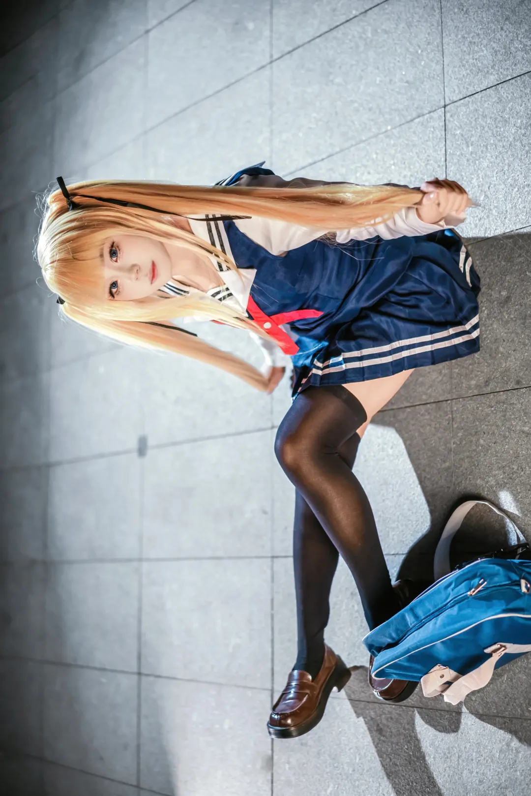 コスプレ撮影, 英梨々 コスプレ, 金髪ツインテール, 負けヒロイン, 制服のイベント写真