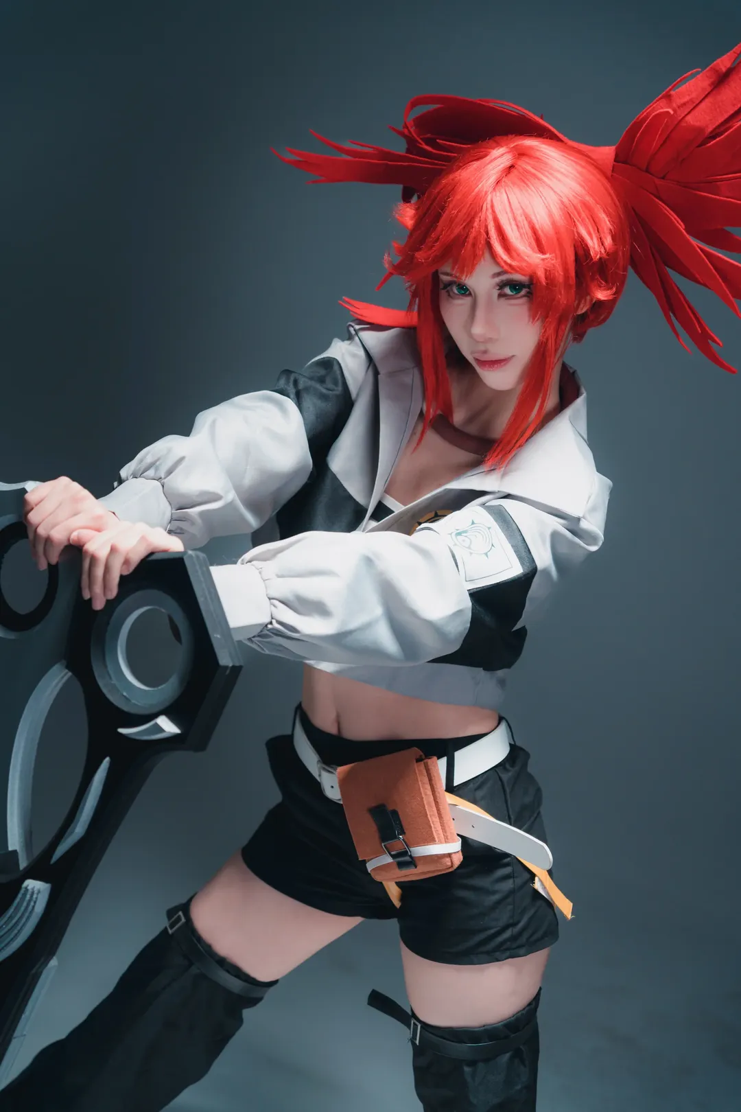 アニメ風写真セット, コスプレイヤーの日常, ガチアクタ, リヨウ コスプレ, 戦闘風コスプレ - 4枚目