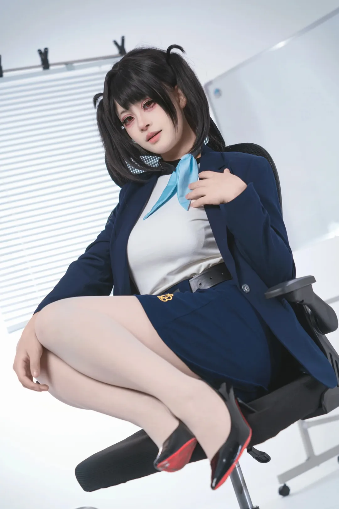 二次元コスプレ, 勝利の女神：NIKKE, 白ホリ撮影, ソラ コスプレ, OLスタイル - 1枚目