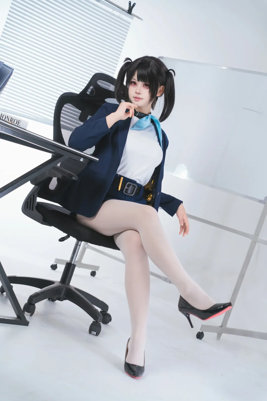 二次元コスプレ, 勝利の女神：NIKKE, 白ホリ撮影, ソラ コスプレ, OLスタイル - 2枚目