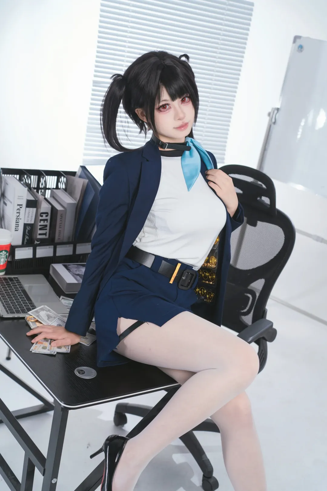 二次元cos, NIKKE, 白棚摄影, 索拉cos, 办公室OL风