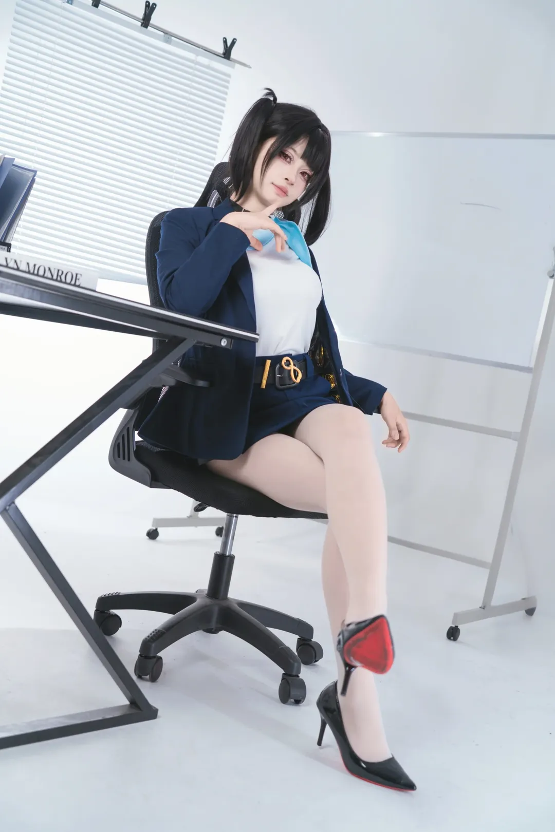 二次元コスプレ, 勝利の女神：NIKKE, 白ホリ撮影, ソラ コスプレ, OLスタイル - 5枚目