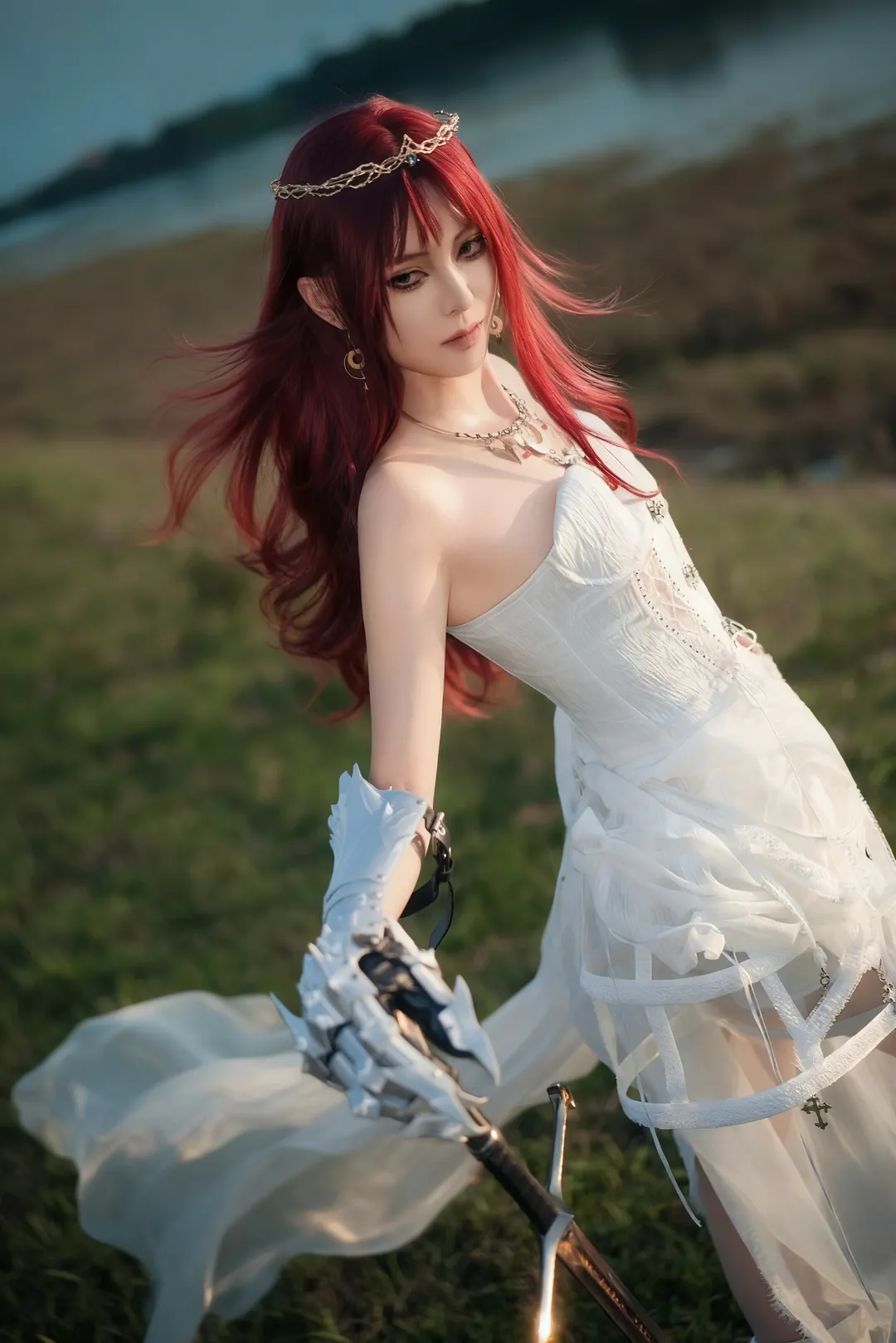 户外摄影, 红发cos, 女骑士cos, 白裙战斗装, 奇幻风cosplay - 第7张