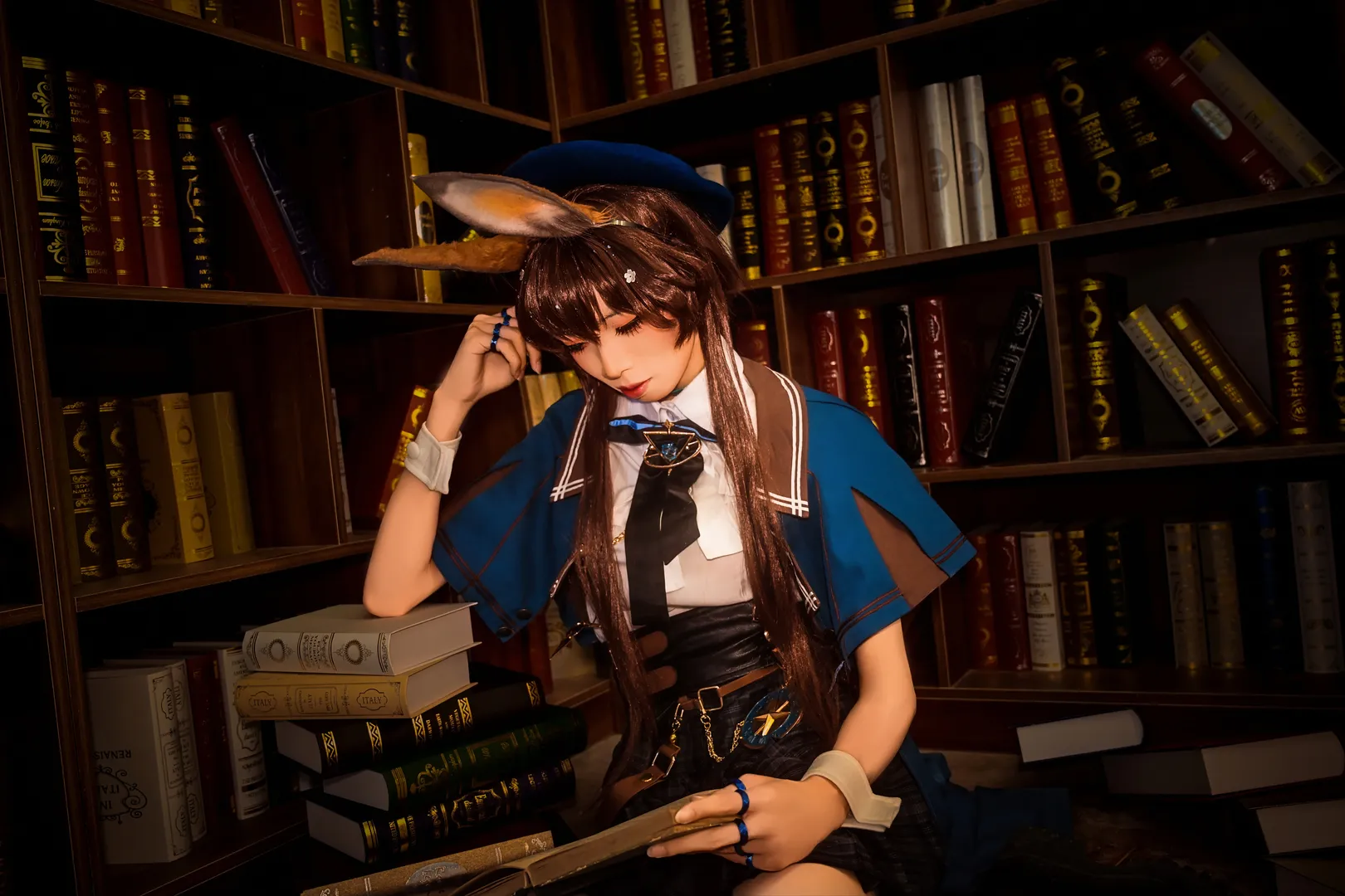 明日方舟, 阿米娅cos, cosplay正片, 图书馆写真, 阿米娅JR联动 - 第10张