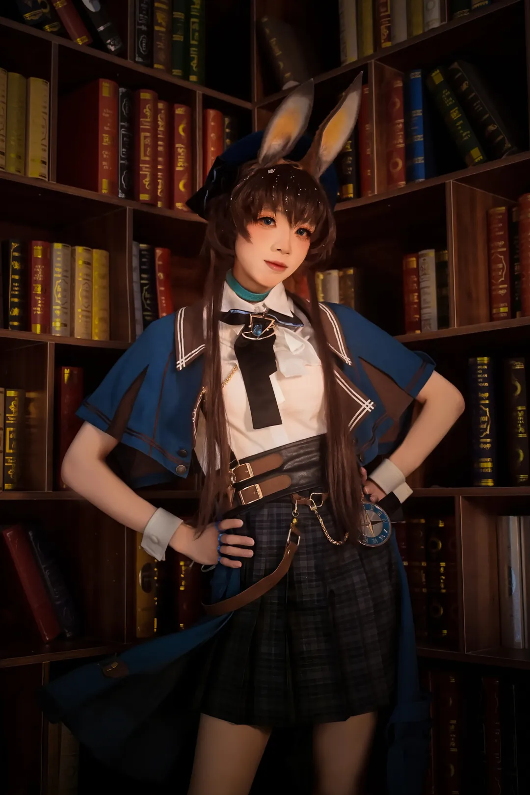 明日方舟, 阿米娅cos, cosplay正片, 图书馆写真, 阿米娅JR联动 - 第2张