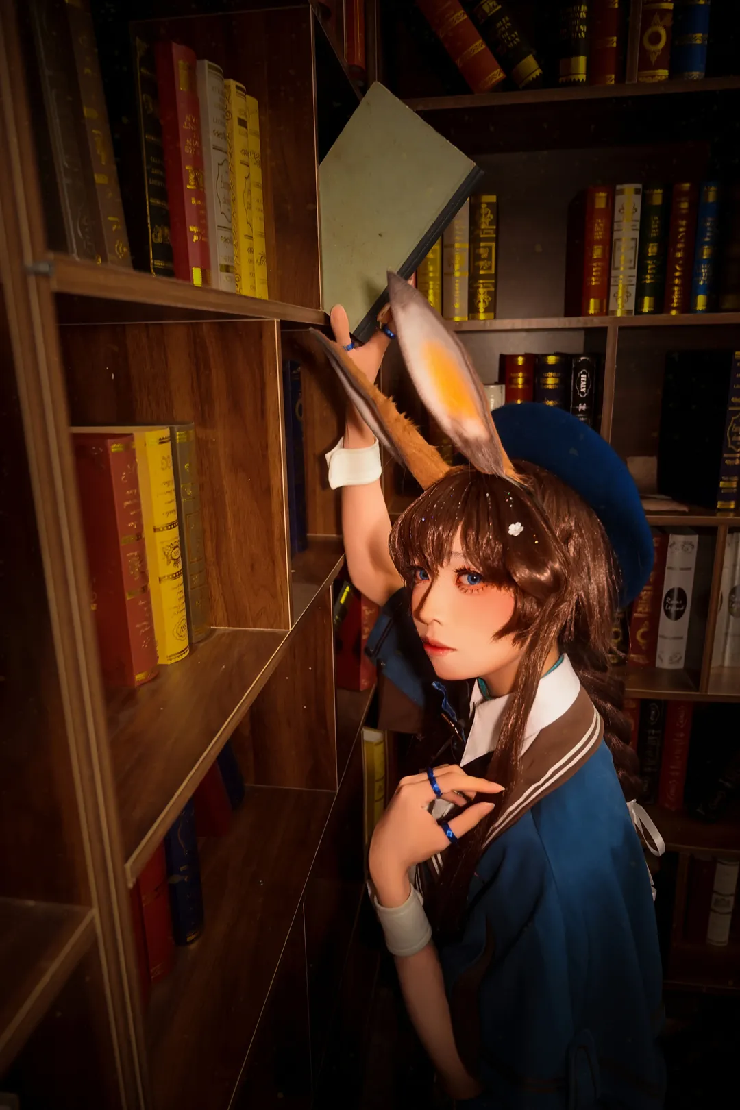 明日方舟, 阿米娅cos, cosplay正片, 图书馆写真, 阿米娅JR联动 - 第3张