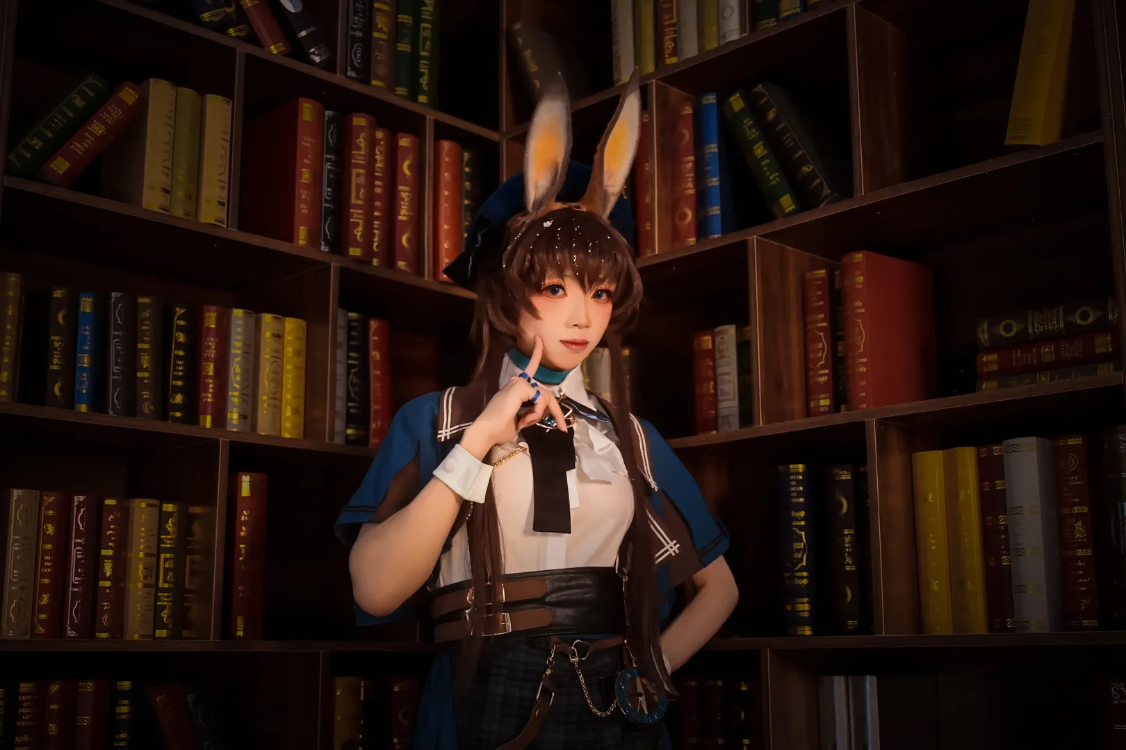 明日方舟, 阿米娅cos, cosplay正片, 图书馆写真, 阿米娅JR联动 - 第4张