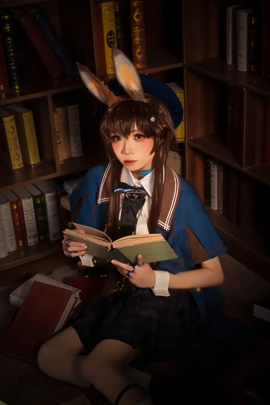明日方舟, 阿米娅cos, cosplay正片, 图书馆写真, 阿米娅JR联动 - 第5张