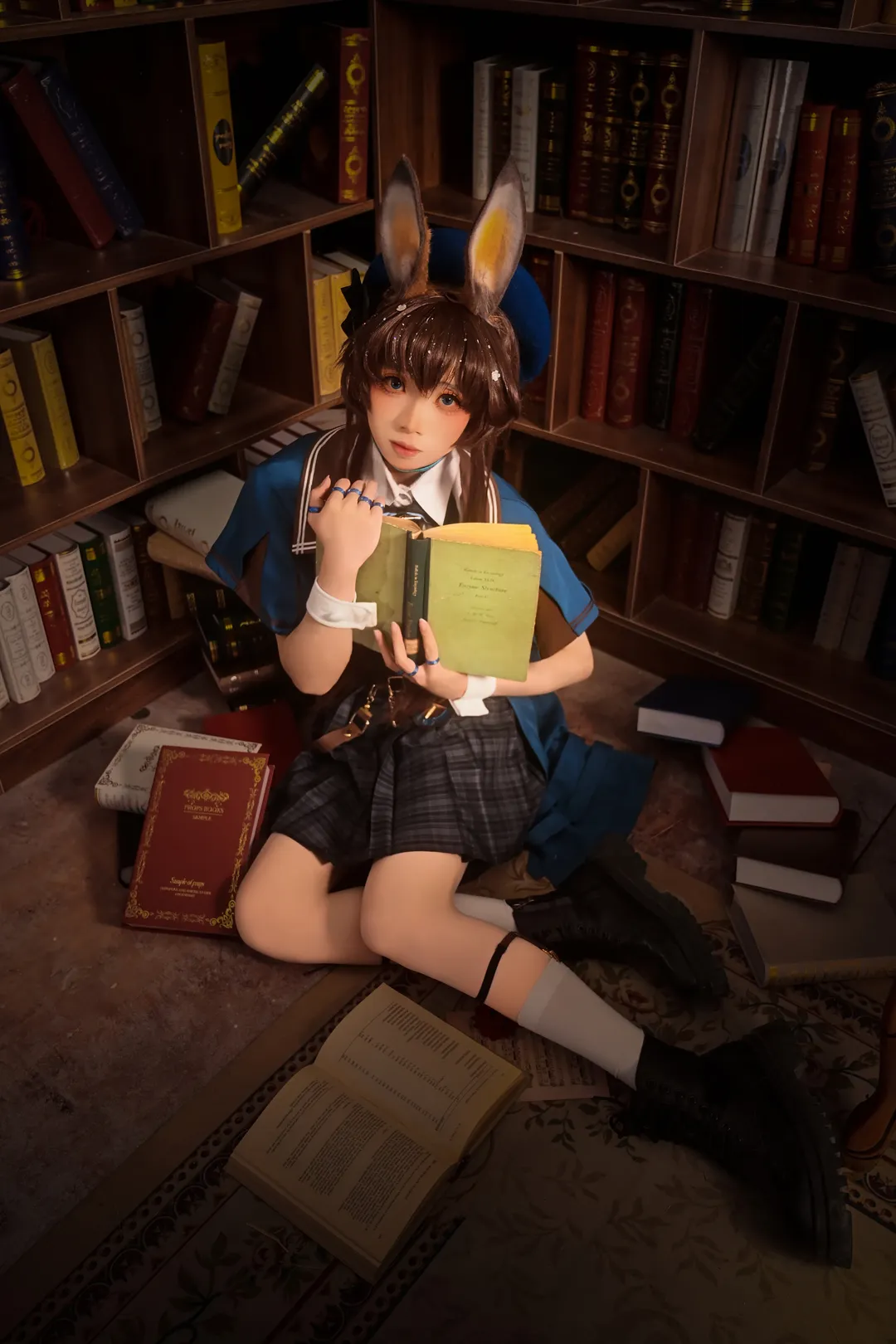 アークナイツ, アーミヤ コスプレ, コスプレ撮影, 図書館写真, アーミヤ JRコラボ